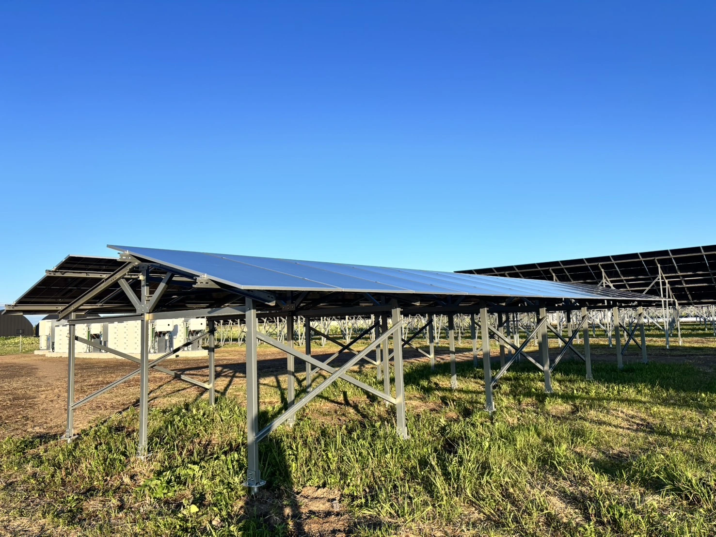 Agri-PV жылыжайы: жалғыз жерден қосарлы кіріс